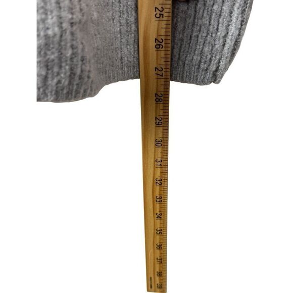 GUESS Mockneck Ultra-Soft Grey Ribbed Sweater Sz M EUC Lt Grey Long Sleeves - Picture 8 of 10